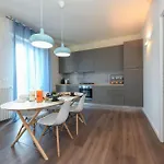 Jack's Penthouse Desenzanoloft Official Partner Homes & By Marriott Bonvoy Appartement Desenzano del Garda