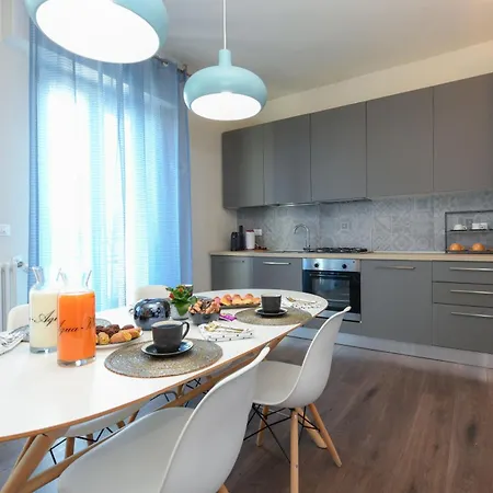 شقة Jack's Penthouse Desenzanoloft Official Partner Homes & By Marriott Bonvoy *