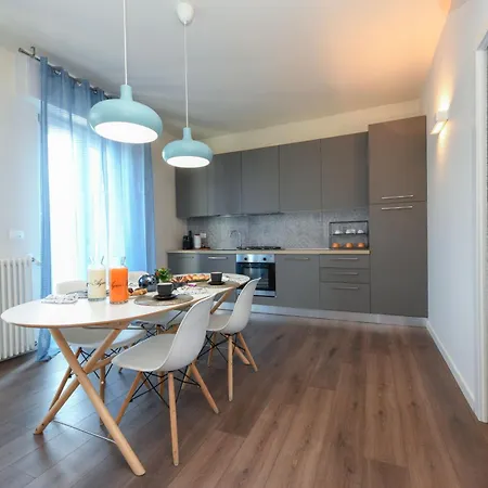 Desenzanoloft Official Partner Marriott Homes & - Jack's Penthouse Apartment Desenzano del Garda