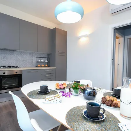 شقة Jack's Penthouse Desenzanoloft Official Partner Homes & By Marriott Bonvoy *